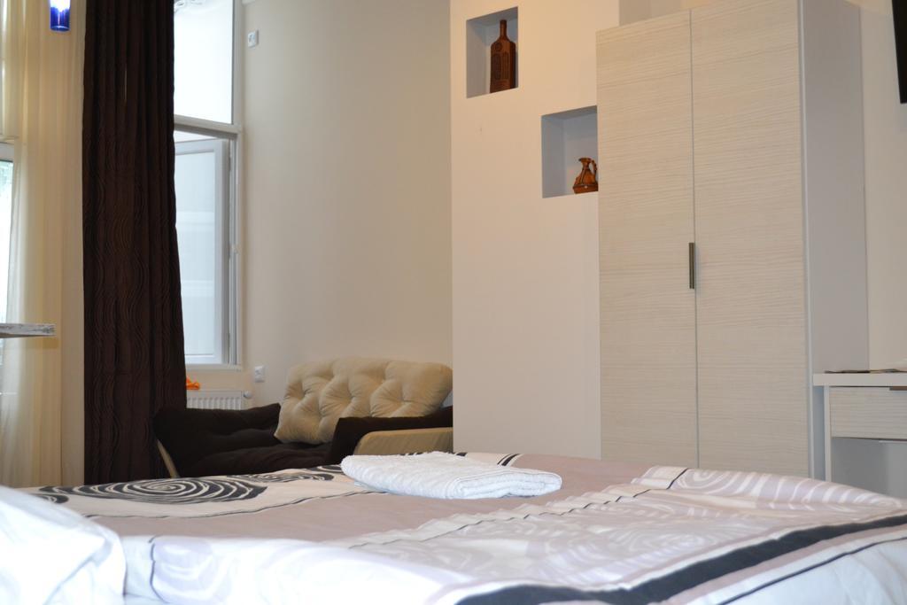 Family Apartment In Avlabari Tiflis Exterior foto