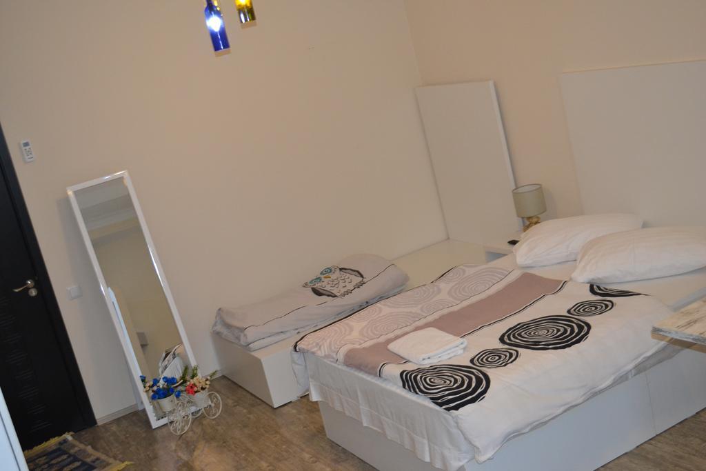 Family Apartment In Avlabari Tiflis Exterior foto