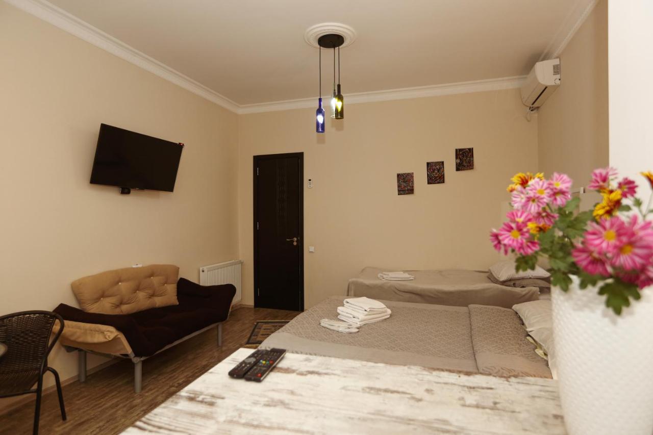 Family Apartment In Avlabari Tiflis Exterior foto